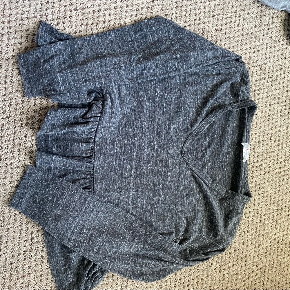 Black cropped shirt